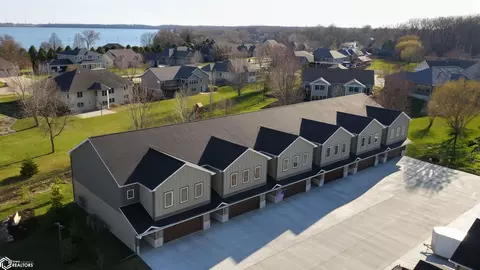 103 Stonebrook Ct, Clear Lake, IA 50428