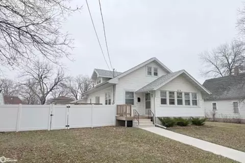 512 8th St, Mason City, IA 50401