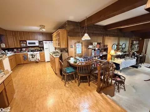 Kitchen - 401 12th Ave NW, Hampton, IA 50441 photo 3 of 4