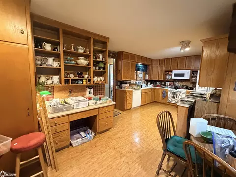 Kitchen - 401 12th Ave NW, Hampton, IA 50441 photo 2 of 4