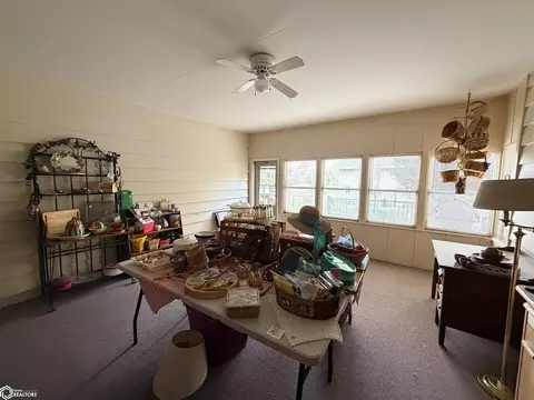 Exterior - 401 12th Ave NW, Hampton, IA 50441 photo 2 of 4