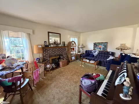 Living - 401 12th Ave NW, Hampton, IA 50441 photo 1 of 3