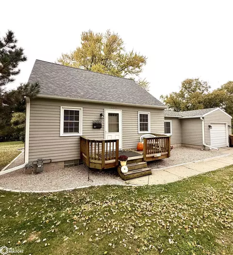 1002 S Lake St, Lake Mills, IA 50450