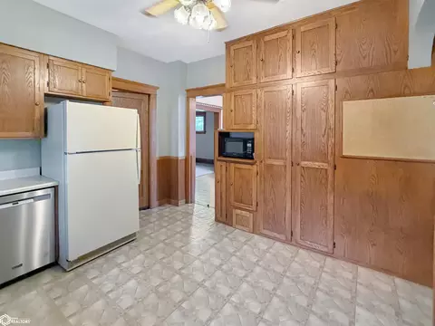 Kitchen - 208 1st Ave SE, Hampton, IA 50441 photo 4 of 4