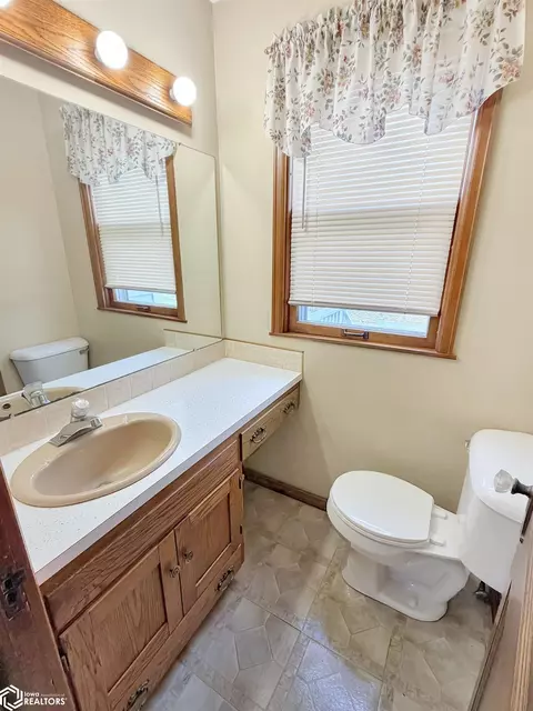 Bath - 208 1st Ave SE, Hampton, IA 50441 photo 1 of 5