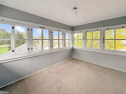 Exterior - 208 1st Ave SE, Hampton, IA 50441 photo 3 of 10