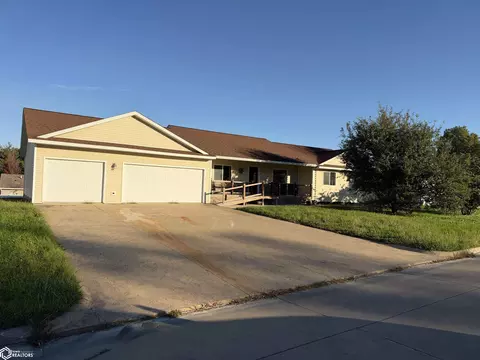 10 Hickory Cir, Albia, IA 52531