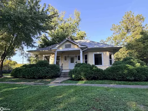 610 S 5th St, Fairfield, IA 52556