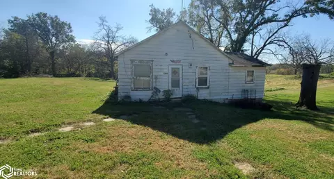 1302 York Ave, Chariton, IA 50049