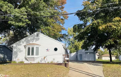 1113 10th Ave E, Oskaloosa, IA 52577