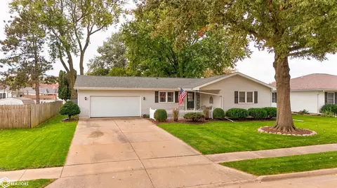 2905 Lawn Ave, Burlington, IA 52601