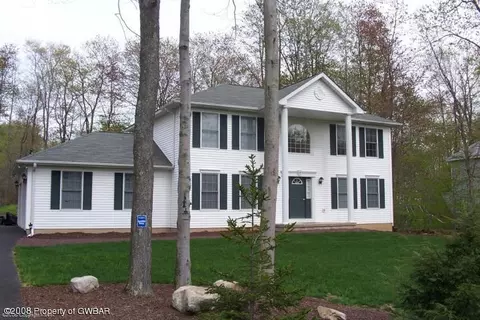107 Jester Ct, Tobyhanna, PA 18446