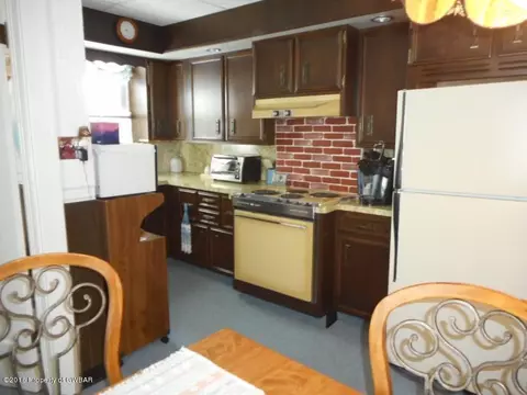 1021 E Broad St, Hazleton, PA 18201 photo 4