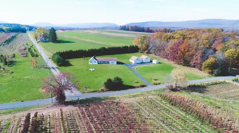 50 Mill Hill Rd, Sugarloaf, PA 18249