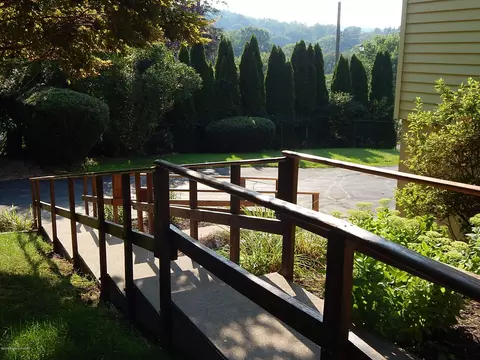 45 Belford St, Shavertown, PA 18708 photo 9