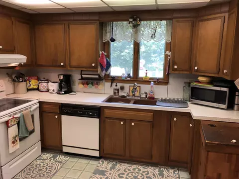121 E County Rd, Drums, PA 18222 photo 9