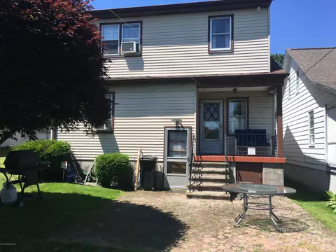 831 Carson St, Hazleton, PA 18201 photo 3