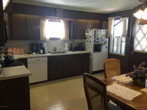 831 Carson St, Hazleton, PA 18201 photo 7