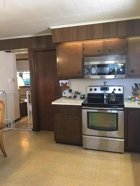 831 Carson St, Hazleton, PA 18201 photo 8