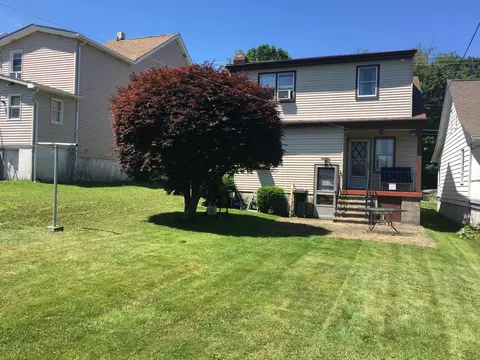 831 Carson St, Hazleton, PA 18201 photo 2