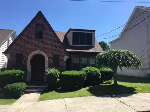 831 Carson St, Hazleton, PA 18201 photo 1