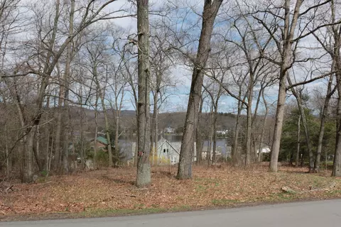 48 49 50 Summit St, Nuangola, PA 18707