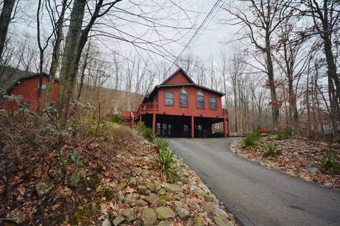 127 Grouse Ridge Ln, Drums, PA 18222