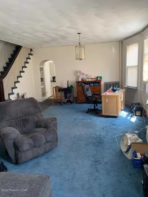264 E State St, Nanticoke, PA 18634 photo 8