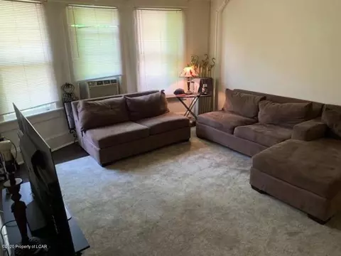 264 E State St, Nanticoke, PA 18634 photo 2