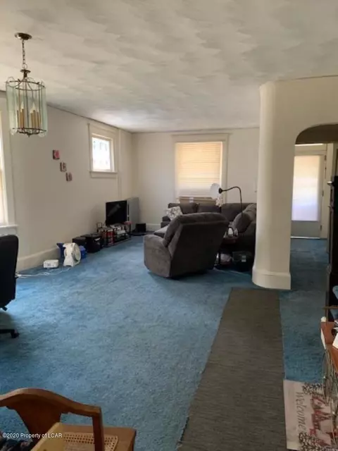 264 E State St, Nanticoke, PA 18634 photo 9