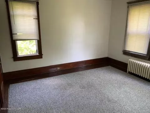 264 E State St, Nanticoke, PA 18634 photo 3