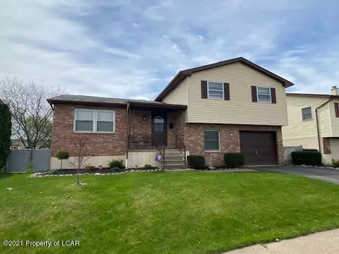 344 Carleton Ave, Hazleton, PA 18201 photo 2