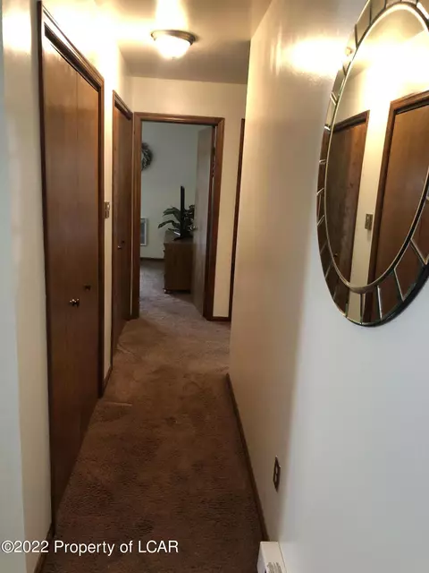 1513 Poolside Dr, Hazle Township, PA 18202 photo 6