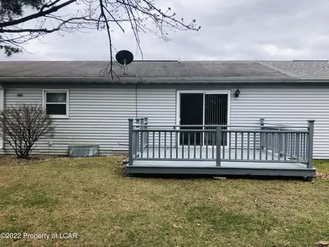 1513 Poolside Dr, Hazle Township, PA 18202 photo 11