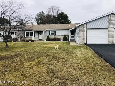1513 Poolside Dr, Hazle Township, PA 18202 photo 13