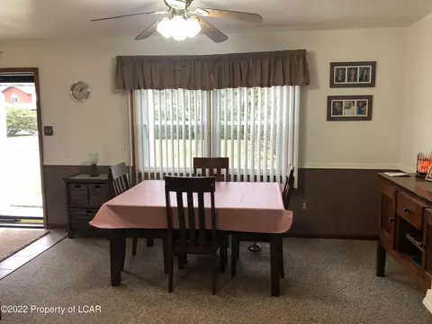 1513 Poolside Dr, Hazle Township, PA 18202 photo 3