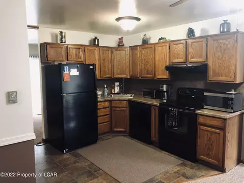 1513 Poolside Dr, Hazle Township, PA 18202 photo 2