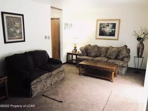 1513 Poolside Dr, Hazle Township, PA 18202 photo 5