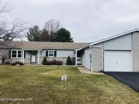 1513 Poolside Dr, Hazle Township, PA 18202 photo 1