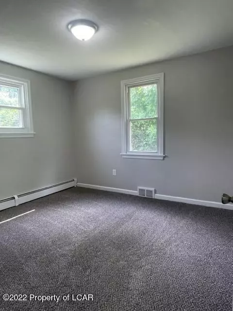 65 Perrin Ave, Shavertown, PA 18708 photo 6