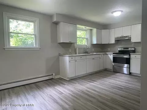 65 Perrin Ave, Shavertown, PA 18708 photo 3