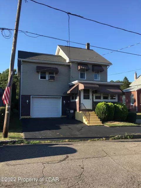 15 2nd St, Beaver Meadows, PA 18216