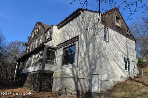 75 Loop Rd, Mountain Top, PA 18707 photo 3