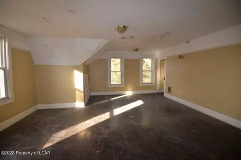75 Loop Rd, Mountain Top, PA 18707 photo 14