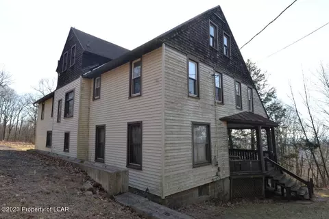 75 Loop Rd, Mountain Top, PA 18707 photo 2