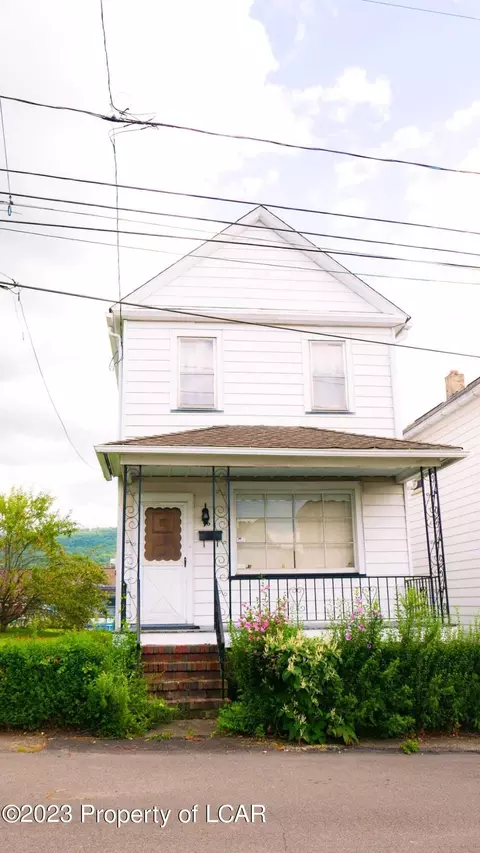 76 Kent Ln, Wilkes-barre, PA 18702