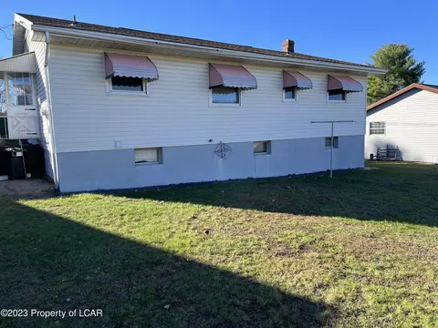 1003 N Manhattan Ct, Hazleton, PA 18201 photo 4