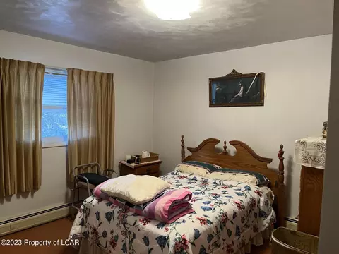 1003 N Manhattan Ct, Hazleton, PA 18201 photo 9