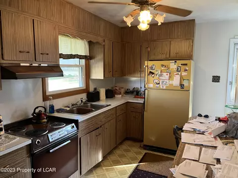 1003 N Manhattan Ct, Hazleton, PA 18201 photo 5