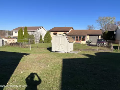 1003 N Manhattan Ct, Hazleton, PA 18201 photo 3
